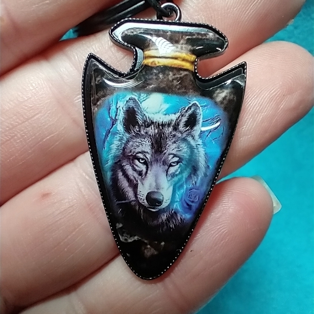 Black blue grey wolf keychain arrowhead jewelry